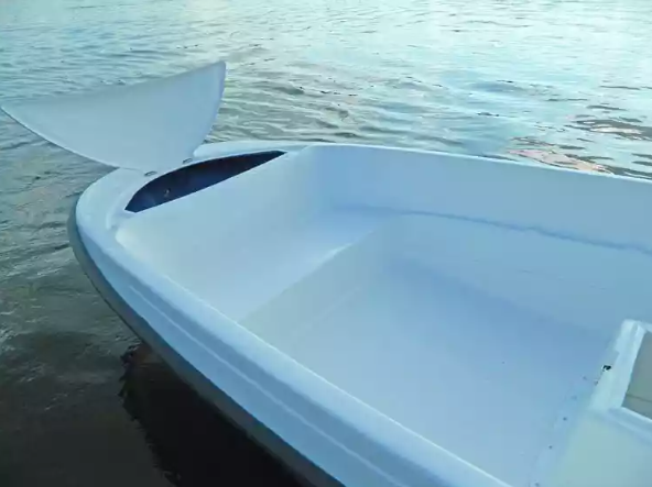 Стеклопластиковая лодка Пингвин с консолью (тримаран) в Нижнем Тагиле