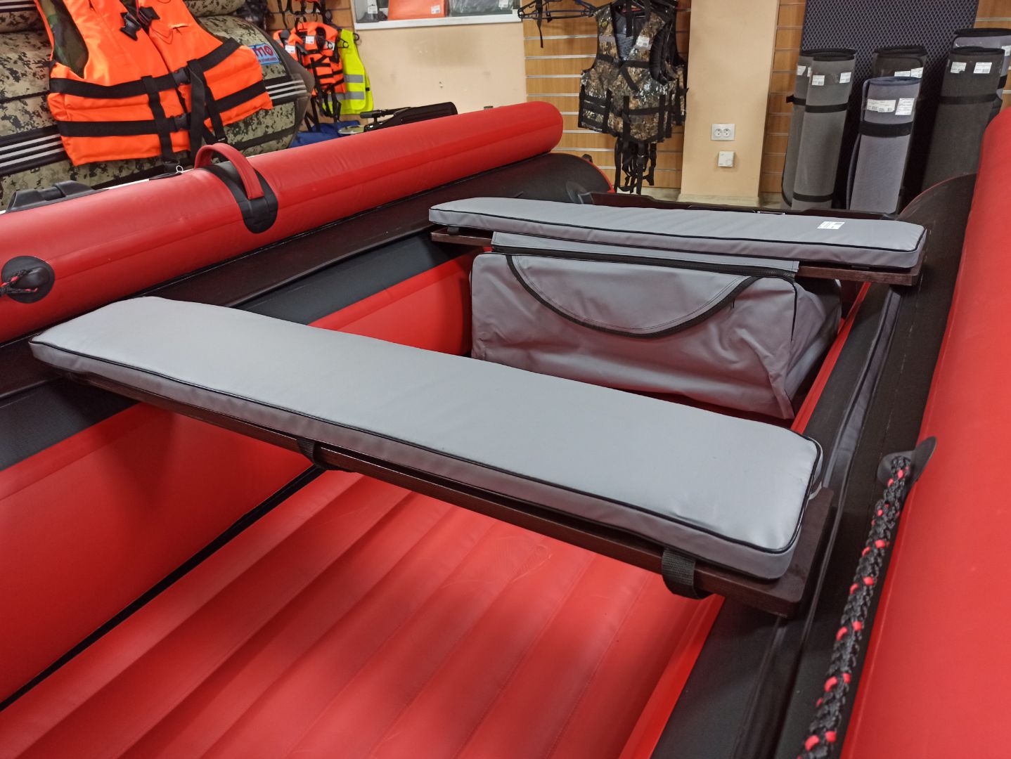 КОМПЛЕКТ МЯГКИХ НАКЛАДОК С СУМКОЙ ДЛЯ ЛОДОК 90Х20 СЕРЫЙ в Нижнем Тагиле