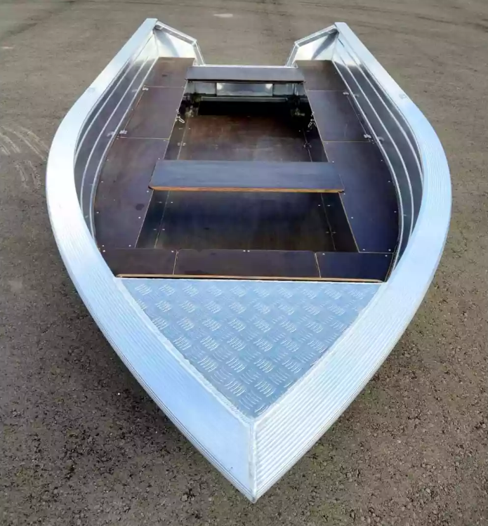 Алюминиевая лодка Неман-400 в Нижнем Тагиле