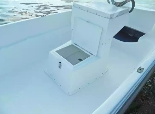 Стеклопластиковая лодка Пингвин с консолью (тримаран) в Нижнем Тагиле