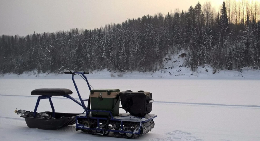 Мотобуксировщик Альбатрос-L 9 с фарой в Нижнем Тагиле