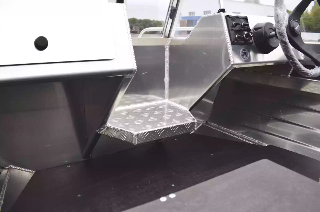 Алюминиевая лодка  Neman-400 PRO в Нижнем Тагиле