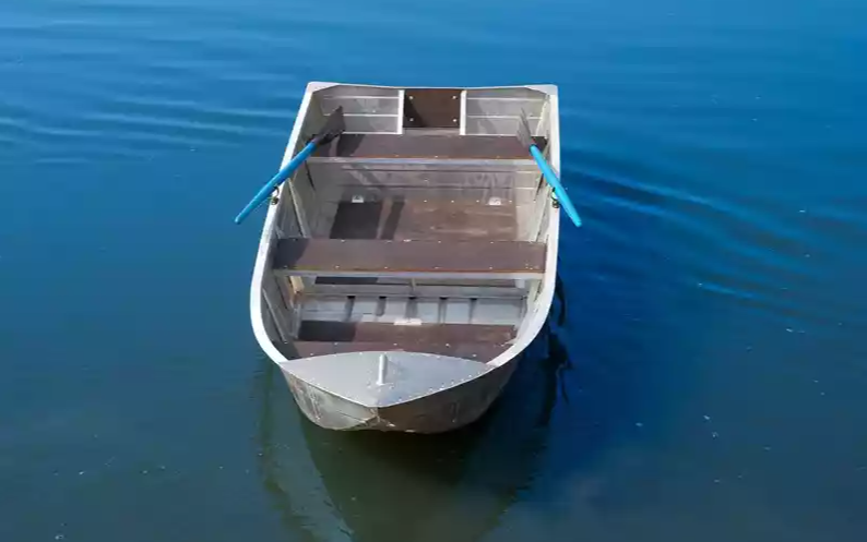 Алюминиевая лодка Вятка-Профи 37 в Нижнем Тагиле