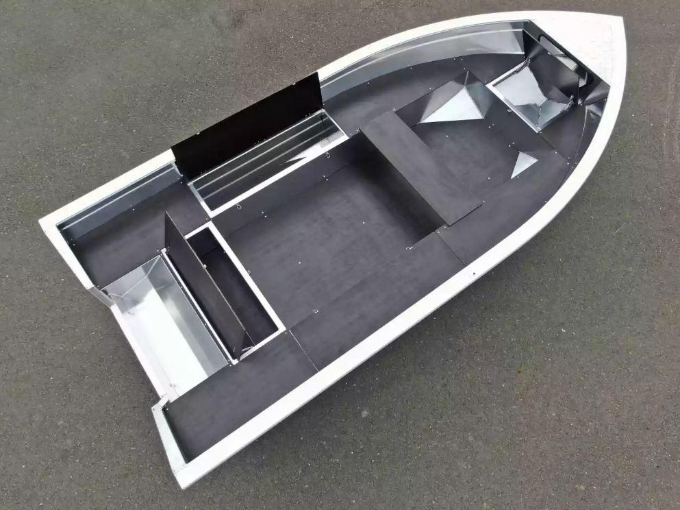 Алюминиевая лодка  Неман-420 в Нижнем Тагиле