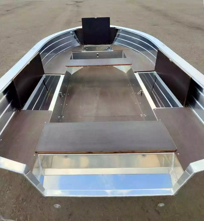 Алюминиевая лодка Неман-400 в Нижнем Тагиле