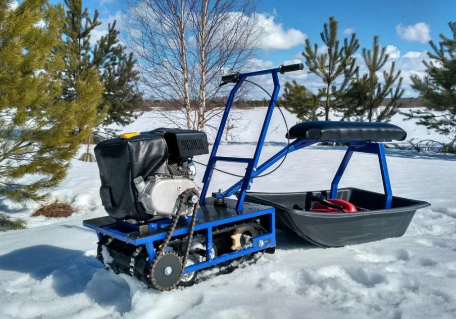 Мини-мотобуксировщик Альбатрос-М с фарой в Нижнем Тагиле